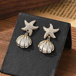 Muschelförmige Ohrstecker aus Messing mit klarem Zirkonia EJEW-D301-02G