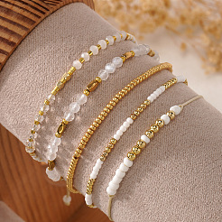 5-teiliges Set aus Glas- und Metallarmbändern mit gold-weißen Perlen&nbsp;AB9103-3