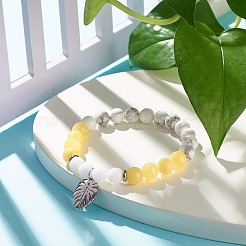 Braccialetto elasticizzato in giada naturale della Malesia (tinta) e perline rotonde howlite con ciondolo a foglia per donna&nbsp;BJEW-JB07504
