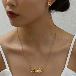 Conjunto de pendientes de acero inoxidable con la letra K y collar con colgante de palabra Khadija para mujer&nbsp;ES0413-1