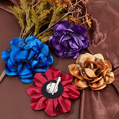 4 Stück 4 Farben 3D-Blumeneisen mit Sicherheitsnadel aus Satinstoff&nbsp;JEWB-PH0001-46