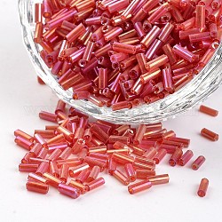 Perles de bugle en verre, couleurs transparentes arc, firebrick, 3~5x1.8~2mm, Trou: 0.8mm, environ 12000 pcs/450 g