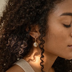 Orecchini a cerchio pendenti con conchiglia naturale in ottone e pavé di sole per donna&nbsp;FS-WGC7D9E-01