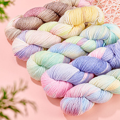 1 écheveau de fil teint en segments arc-en-ciel 80 % laine 20 % fibre acrylique&nbsp;OCOR-TA0003-02C
