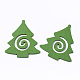 スプレープリント木製カボション  渦の付いたクリスマスツリー  グリーン  60x53.5x2.5mm WOOD-T026-014-2