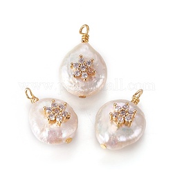 Pendentifs de perles d'eau douce de culture naturelle, avec les accessoires de zircone et en laiton cubes, plat et circulaire avec fleur, or, clair, 17~18x12~14mm, Trou: 1.6mm