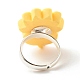 Blume mit verstellbarem Ring aus Bärenharz RJEW-JR00424-03-4
