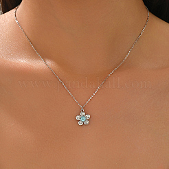 Elegante collar con colgante de flor de circonita cúbica azul cielo profundo pavé de latón para mujer&nbsp;GI3724-2