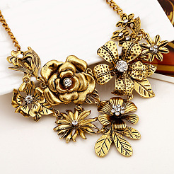 Retro-Legierung Kristall Strass Blume Anhänger Lätzchen Halsketten für Frauen&nbsp;FS-WGB73F9-02