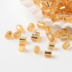 Grade une perles de rocaille en verre, hexagone (deux coupes), Argenté, orange, 2x2mm, Trou: 0.5mm, environ 42452 pcs / livre