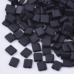 2 agujero abalorios de la semilla de cristal, colores esmerilado, cuadrado, negro, 5x4.5~5.5x2~2.5mm, agujero: 0.5~0.8 mm, aproximamente 1180 unidades / bolsa
