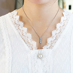 Collane a Y da donna in acciaio inossidabile 304 con pavé di zirconi cubici trasparenti e nappine.&nbsp;WG80101-02