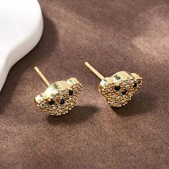 Orecchini a bottone in ottone con micro pavé di zirconi cubici trasparenti a forma di cane&nbsp;EJEW-F400-09G