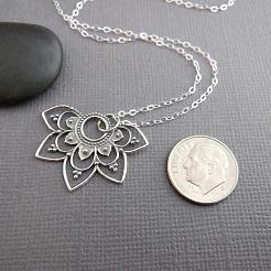 Bohemian Halb-Mandala-Blumen-Anhänger-Halsketten aus Legierung für Damen&nbsp;FS-WG48F63-01