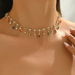 Bunte rechteckige Quasten-Choker-Halsketten aus Messing mit Strassen in Regenbogenfarben für Damen&nbsp;WG894E5-01