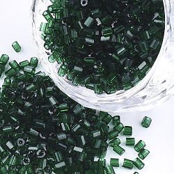 Grade une perles de rocaille en verre, hexagone (deux coupes), couleurs transparentes, vert foncé, 1.5~2.5x1.5~2mm, Trou: 0.8mm, environ 2100 pcs / sachet , 450 g / sac