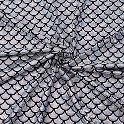 Fingerinspire マーメイドスケール生地 39.4x59 インチ虹色シルバーカラーキラキラホログラムスパンデックス生地 2 ウェイストレッチ生地  DIYクラフト用のグリッターマーメイドプリント魚鱗生地  バナーの装飾