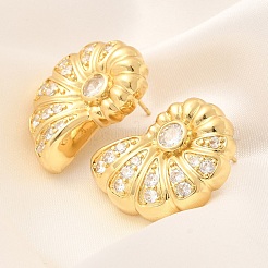 Pendientes con forma de concha y micropavé de latón con revestimiento en rack y circonitas cúbicas transparentes&nbsp;EJEW-H143-27G