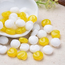 Undurchsichtige tschechische Glasperlen, Herz, weiß und gelb, 11x12x6 mm, Bohrung: 1 mm, ca. 120 Stk. / Beutel