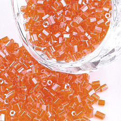 Grade une perles de rocaille en verre, hexagone (deux coupes), couleurs transparentes lustered, orange foncé, 1.5~2.5x1.5~2mm, Trou: 0.8mm, environ 2100 pcs / sachet , 450 g / sac