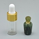 天然プレナイトの開閉可能な香水瓶ペンダント  真鍮のパーツとガラスのエッセンシャルオイルのボトル  29~33x14~15mm  穴：0.8mm  ガラス瓶容量：3ml（0.101液量オンス）  宝石の容量：1ml（0.03液量オンス） G-E556-02E-1