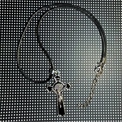 Collares con colgante de cruz crucifija de aleación esmaltada negra de estilo vintage para hombres y mujeres.&nbsp;ZV6035
