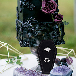 Sargförmige Samt-Fingerringboxen zum Thema Halloween&nbsp;VBOX-WH0015-01A