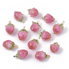 Pendenti in resina epossidica con fiori fatti a mano, con archetti in ottone e microsfere di vetro, gemma, oro, rosa caldo, 14~15x9~10x9~10mm, Foro: 1.2 mm