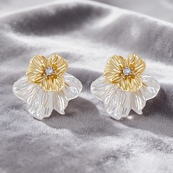 Pendientes de botón de aleación con micro pavé de circonitas cúbicas en forma de flor para mujer&nbsp;WG3B3D7-01