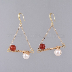 Boucles d'oreilles triangle, avec perle naturelle et perles d'agate rouge / cornaline, crochets et chaînes de câble en laiton, avec boîte d'emballage en carton, 62mm, pin: 0.6x0.8 mm