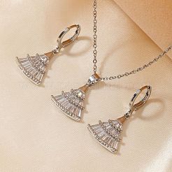 Elegante Messing-Sets mit Mikropflaster und klaren Zirkonia-Fächeranhängern und Ohrringen für Damen&nbsp;OQ3699
