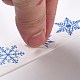 クリスマスをテーマにしたフラットラウンドロールステッカー  粘着紙ギフトタグステッカー  パーティーのために  装飾的なプレゼント  雪の結晶模様  25x0.1mm  500PCS /ロールについて DIY-B045-04A-4