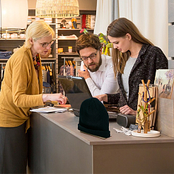 Bogenförmige Hutständer aus Holz&nbsp;ODIS-WH0086-148B