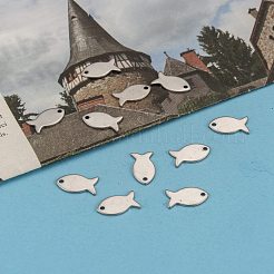 Breloques en forme de poisson en acier inoxydable 304 résistant au ternissement&nbsp;STAS-M037-08