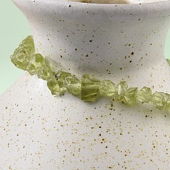 Braccialetti elasticizzati con perline di peridoto naturale con chip unisex&nbsp;BJEW-S143-51