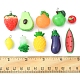 20個10スタイル不透明樹脂ペンダント  プラチナトーンの鉄ループ付き  模造食品  野菜と果物の魅力  ミックスカラー  15~41x12~21x12~20mm  穴：2mm  2個/スタイル RESI-FS0001-35-5