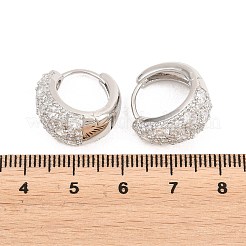 Orecchini a cerchio a forma di C in ottone con micro pavé di zirconi cubici trasparenti.&nbsp;EJEW-Z164-20P