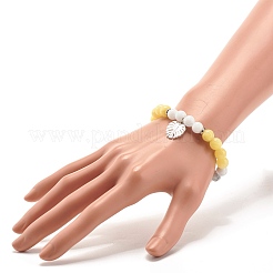 Braccialetto elasticizzato in giada naturale della Malesia (tinta) e perline rotonde howlite con ciondolo a foglia per donna&nbsp;BJEW-JB07504