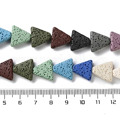 Fili di perline di roccia lavica naturale tinta a triangolo&nbsp;G-O126-04A-01