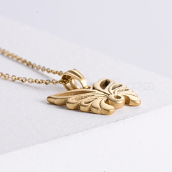 Elegantes collares colgantes de mariposa hueca de acero inoxidable para mujer&nbsp;QP5237