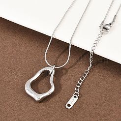 Colliers pour femmes avec pendentif en forme de larme irrégulière creuse en acier inoxydable 304 et chaîne serpent ronde&nbsp;NJEW-G188-01P