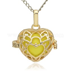 Pendentifs de cage cœur creux en laiton doré, sans trou pulvérisation laiton peint perles rondes, jaune, 24x26x18mm, Trou: 3x8mm