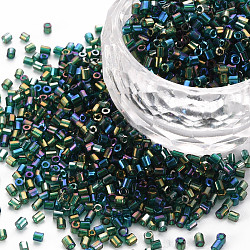Abalorios de vidrio bugle, colores transparentes arco iris, verde oscuro, 2.5~3x2mm, agujero: 0.9 mm, aproximamente 15000 unidades / libra