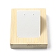 長方形の木製イヤリングディスプレイスタンド  単一ペアのイヤリングを表示するための PU レザーホルダーで覆われた斜めのアイロン付き  ホワイトスモーク  5.9x7.1x3.5cm  穴：1mm EDIS-R027-03A-2