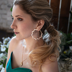 7 par de pendientes colgantes con forma de C y aro con perlas de resina de 7 estilos&nbsp;FIND-KS0001-16