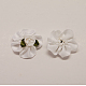 手作りファブリック服飾材料パーツ  アクリルビーズの花で  ホワイト  29x27x14mm WOVE-QS24-25-1