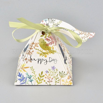 ピラミッド型キャンディー包装箱  幸せな日の結婚披露宴のギフトボックス  リボンと紙のカード付き  花柄  ライトカーキ  7.5x7.5x7.6cm  リボン：43.5~46x0.65~0.75cm  紙カード：7.5x2cm CON-F009-01C-1
