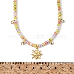 Colliers avec pendentif soleil en laiton pavé de zirconiums cubiques transparents et perles de verre&nbsp;NJEW-JN06538