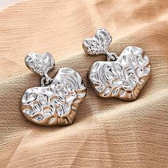 Boucles d'oreilles pendantes en laiton avec cœur martelé&nbsp;EJEW-R025-23P