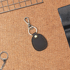 Portachiavi con ciondolo ovale in pelle di mucca&nbsp;KEYC-WH20001-17B